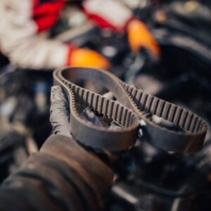 mains-gants-courroie-distribution